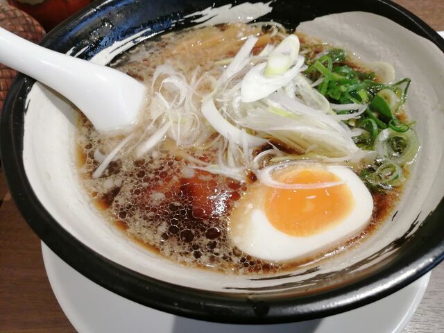 黒ラーメン_香来