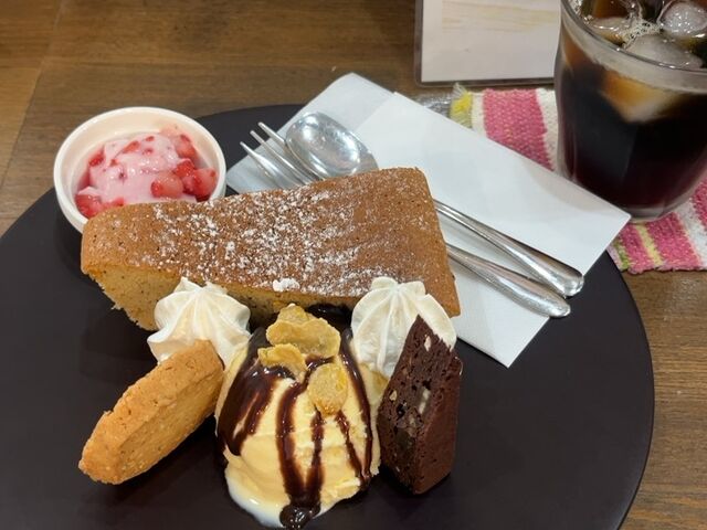 焼菓子&アイスクリームセット、水出しコーヒーも美味しかった!_駅Cafe