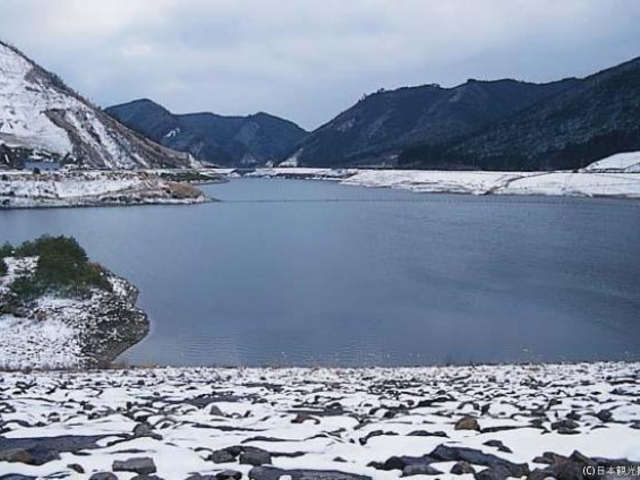 青土ダム湖の写真1