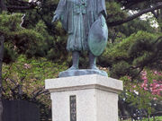 河村瑞賢記念像の写真1