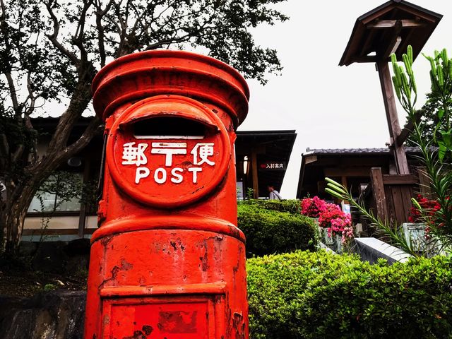 懐かしいポストが入口に_加賀 伝統工芸村 ゆのくにの森