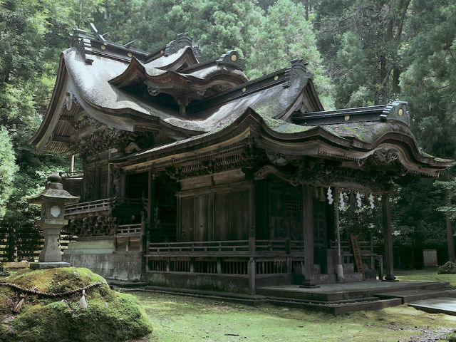 紙の神様を祀る岡太神社・大瀧神社下宮本拝殿_越前和紙の里 卯立の工芸館