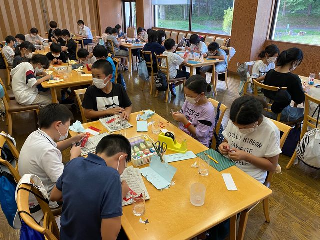 サンドブラスト体験風景_ガラス体験工房 森のくに