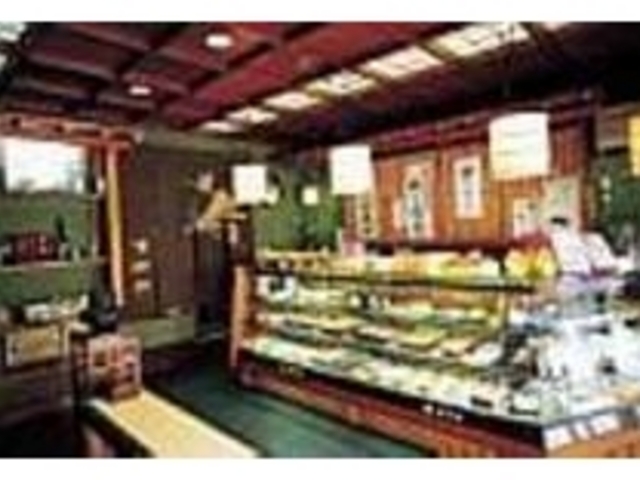 数多くの常連さんが訪れる人気の和菓子店_すがや