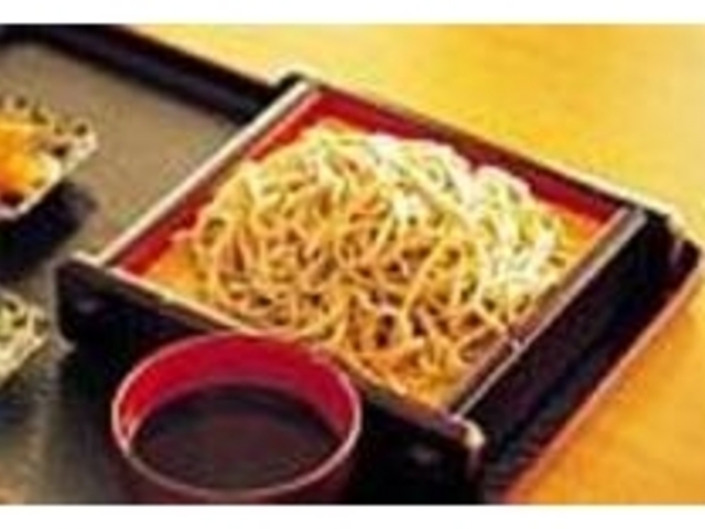 コシのある北甲斐そばは温かいつゆで食べる_そば処清里 北甲斐亭