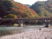 落石の紅葉の写真1