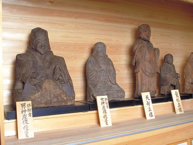 満行寺木彫神像