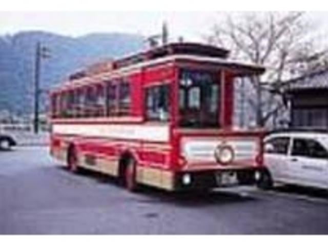 一見チンチン電車を思わせる外観だ_レトロバス いちすけ号