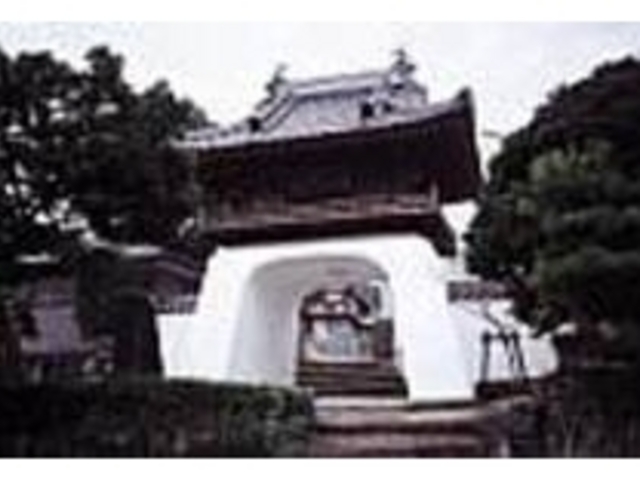忽然と現われる立派な門にこの寺の秘密が_光台寺(ワンワン寺)