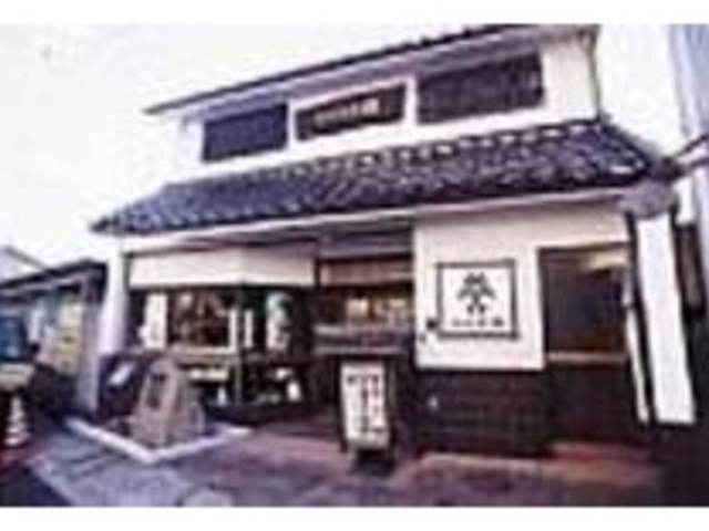 まるで蔵を思わせる様な外観が特徴的だ_長州屋 光國 製菓本舗