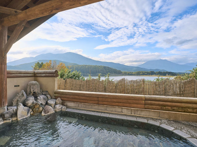 隣接する天然温泉施設『むれ温泉 天狗の館』_飯綱東高原オートキャンプ場