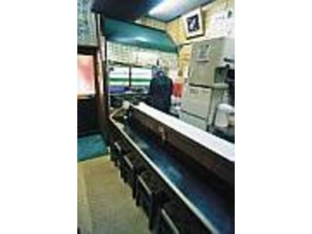 香ばしい香り漂う店内はカウンター6席のみ_元祖たこ珍