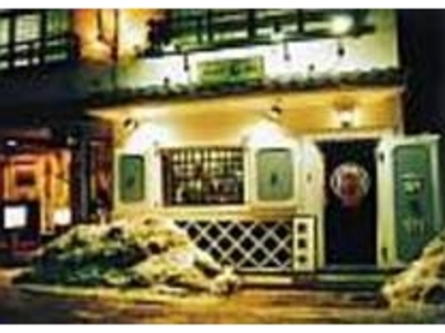 蔵を模した雰囲気のある外観が目印の居酒屋_居酒屋 蘇州
