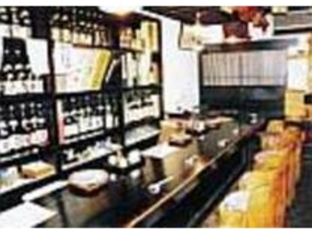 土蔵風の弐ノ蔵の店内。風情を感じつつ一献_居酒屋 蘇州