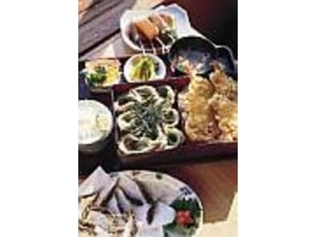 手前より、かじか唐揚げ、合わせ天重、田楽_そばの里