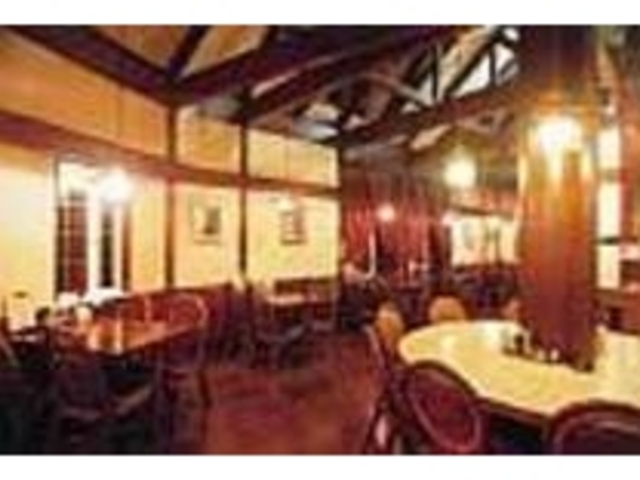 シックな感じのインテリアでのんびりできる_レストラン微羅館