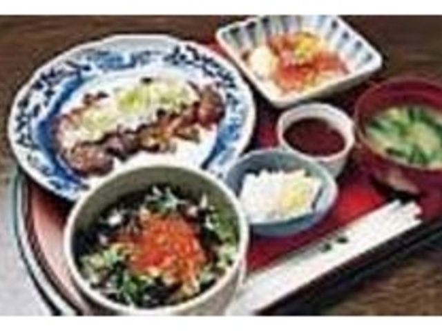 栄養満点のおろしステーキといくら御飯膳_レストラン微羅館