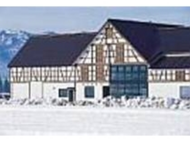 雪の貯蔵庫や瓶詰め見学、試飲が楽しめる_アグリコア越後ワイナリー
