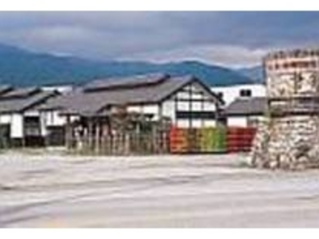 入口すぐの売店で見学を申し込もう_天領盃酒造株式会社