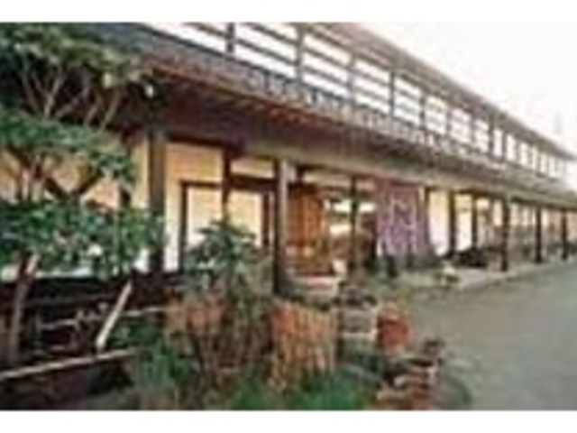 海産物店、民芸品の販売も行っている_丸中商店