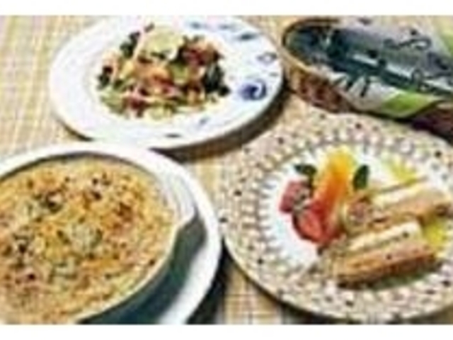ソース自慢のグラタン、魚介たっぷりサラダ_欧風料理 Hinoya