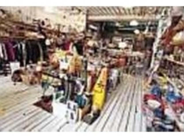 ダストボックスや掛時計も機能性を重視_ウエザーパーミッティング