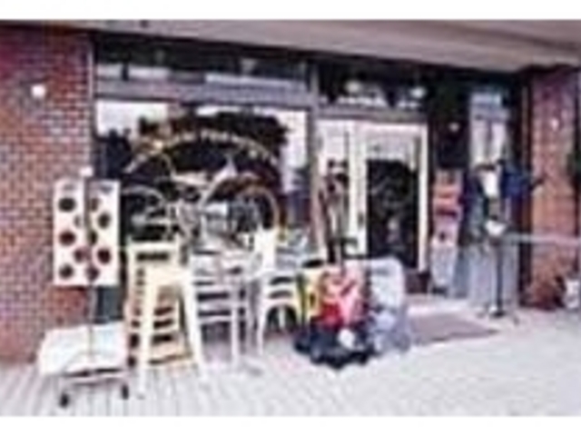 入口付近のアイテムも見逃さずにチェックを_ウエザーパーミッティング