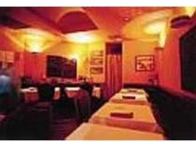 店内はカジュアルな雰囲気。照明も凝ってる_Meli-Melo Spoon