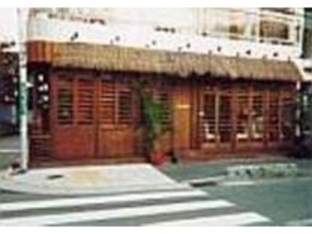 BGMにハワイアンが流れる常夏ムードの店_HULA CAFE