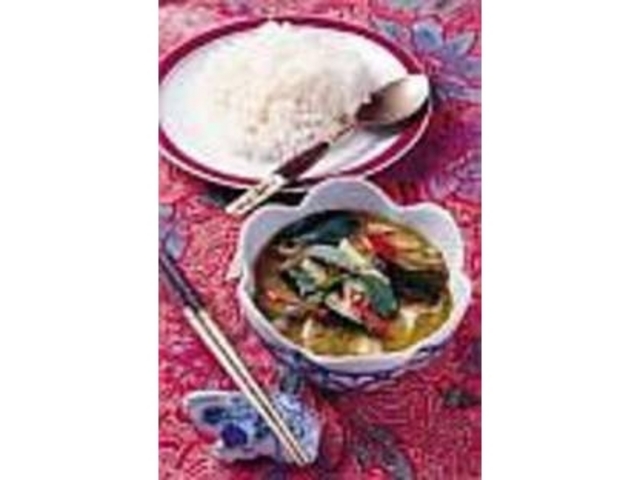緑唐辛子のペースト入りの『青いカレー』_タイ国料理ISARA