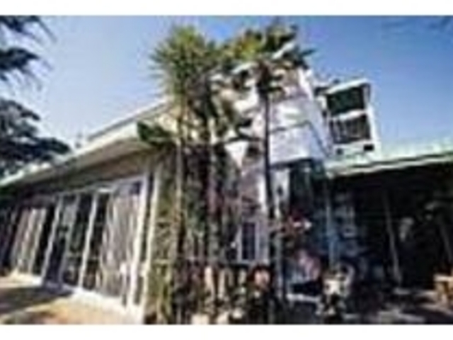 洋館を改装して作ったモダンな雰囲気の店だ_アモーレアベーラ