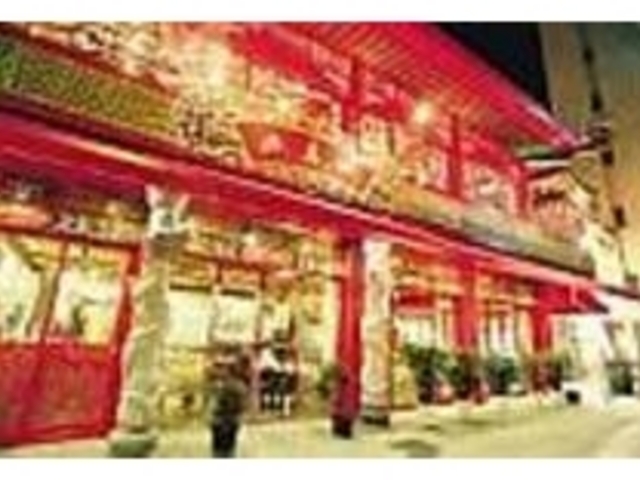 豪華絢爛なお城は南京町でも目を引く建物だ_中国料理・物産 北京城