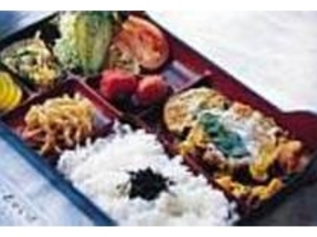 湖畔を眺めながら、美味しい定食をどうぞ_レストラン ニューあかいけ