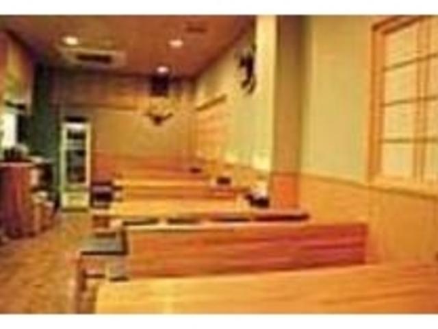 木の香漂う、すっきりとシンプルな店内_饂飩家 五右衛門