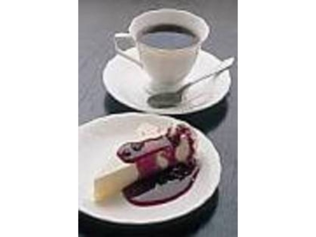 レアチーズケーキとコーヒーのケーキセット_カフェレストラン バビ