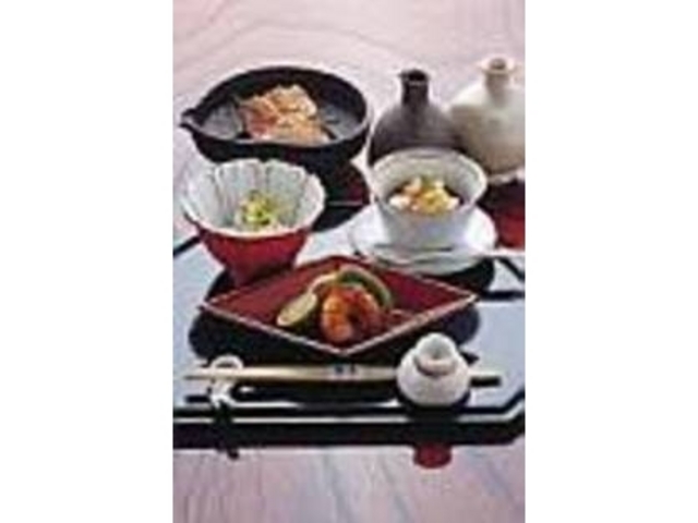 季節の美味しいものが味わえるコースの例_和食 酣亭