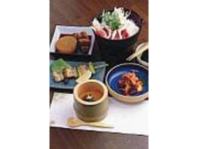 串焼、洋食や豆腐料理も低料金で楽しめる_山王の庭