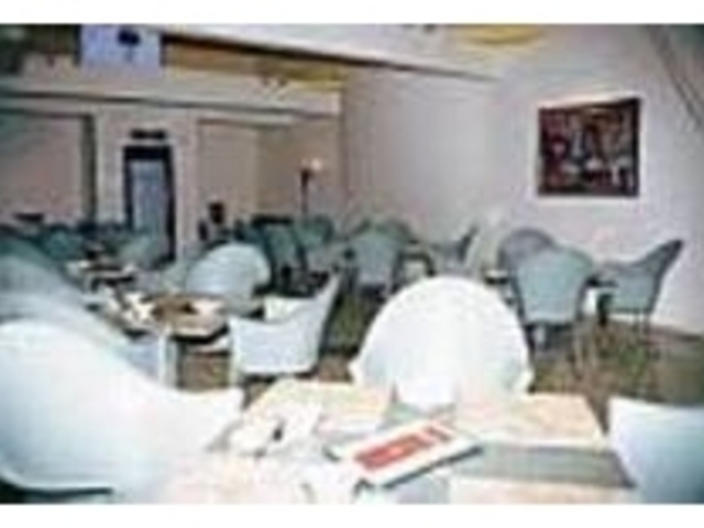 吹き抜けの天井等洒落たお店でアジア料理を_アジア料理店 トムヤムクン