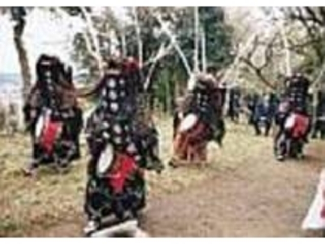 独特な装束と舞で見る者に迫ってくる_政岡まつり