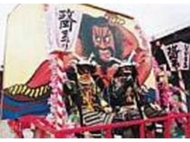 甲冑姿の武者も山車パレードに参加_政岡まつり