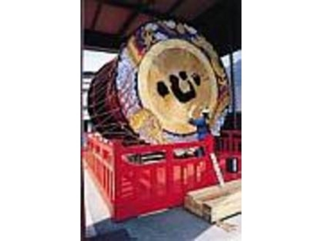 世界一の大太鼓が、展示されている_笹一酒造 酒遊館