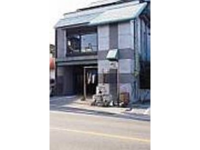 和風のモダンな建物で座敷からは日本庭園も_海鮮酒房さけくら竜王店