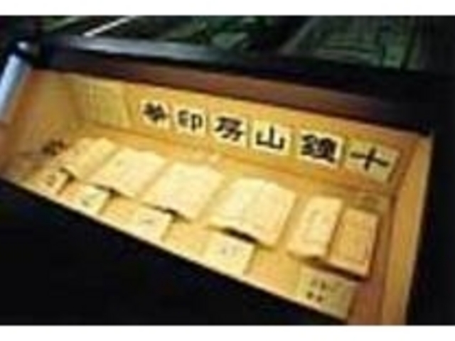 貴重な資料がズラリ、一見の価値あり_市川三郷町商工会六郷支所