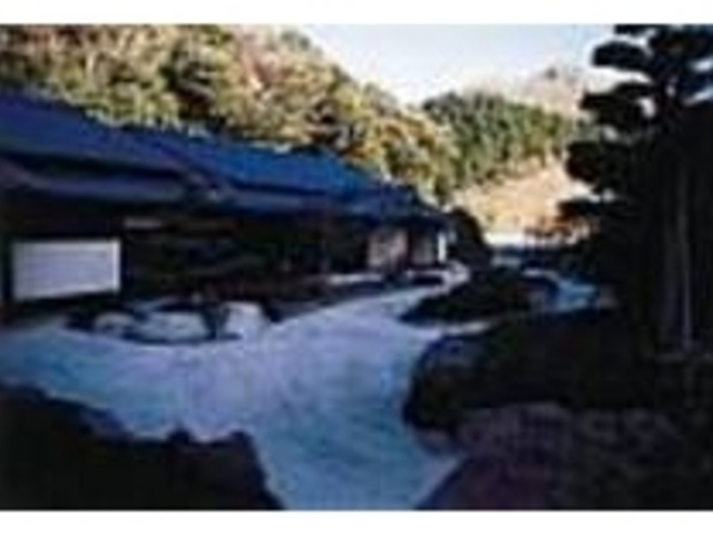 昔の民家を再現した「ふれあい交流の棟」_烏帽子岳展望台