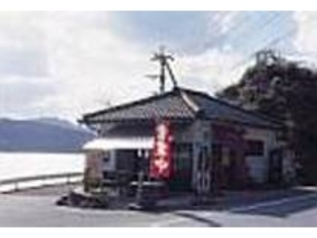 羊角湾に沿った国道にある赤いテントが目印_お食事処EAT730
