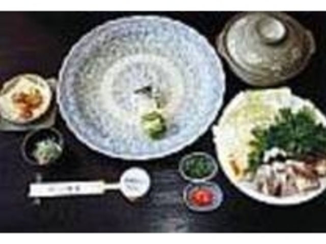 噛むほどに上品な甘みが感じられるふぐ刺し_ふぐ処ほり川母家
