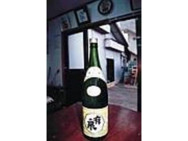 地元の人たちが飲むのはド〜ンと一升瓶_有村酒造