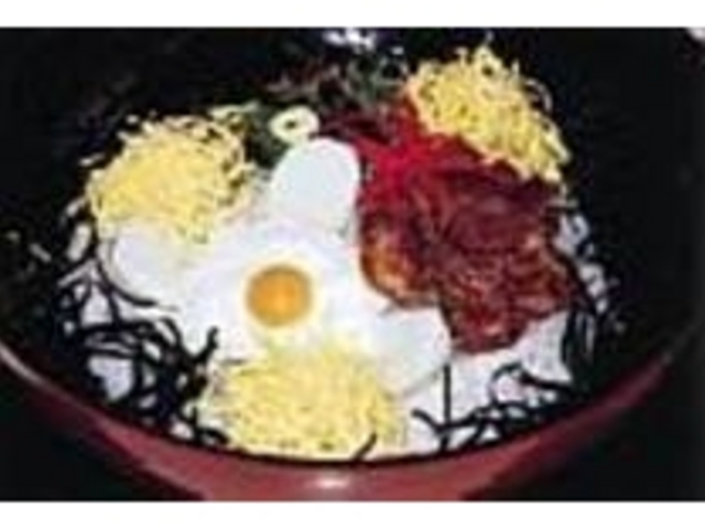 丼にはみそ汁、ソバにはごはんが付く_秋芳館湧水亭