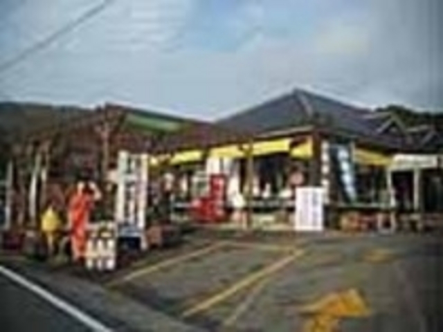 マネキン人形とウッドデッキが目印のお店_台観望 合歓店