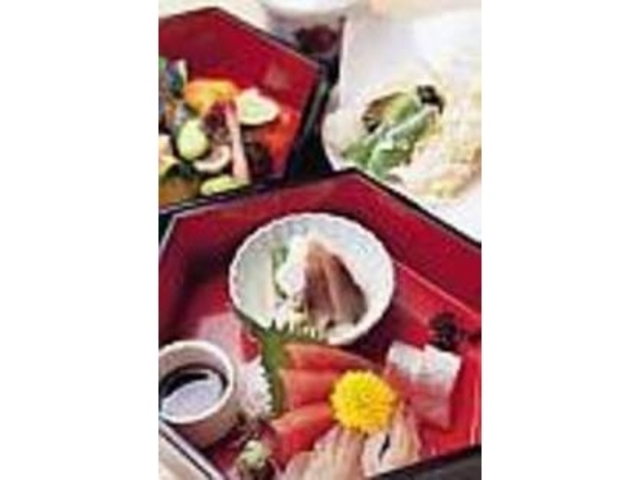 昼のしらふじ重ねは至れり尽くせりの豪華さ_しらふじ